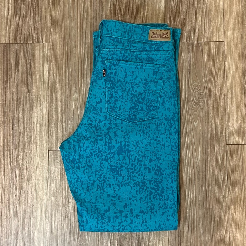 Levi’s Women Perfectly Slimming 512 Straight Leg